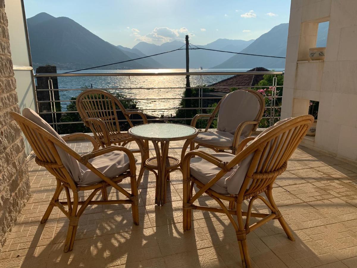 Apartment With Swimmingpool, Seaview And Large Terrace, 1St Floor, Min 2 Persons Dobrota Exterior foto