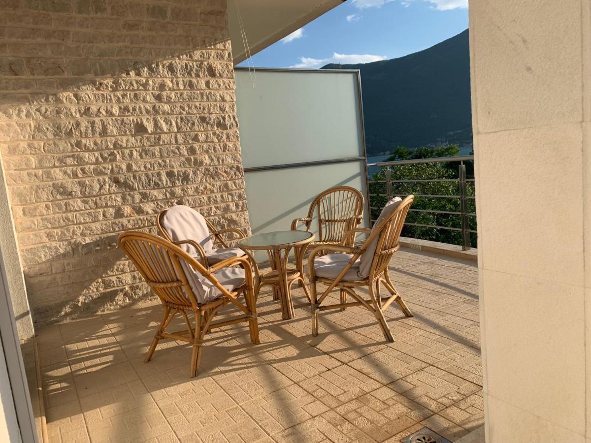 Apartment With Swimmingpool, Seaview And Large Terrace, 1St Floor, Min 2 Persons Dobrota Exterior foto