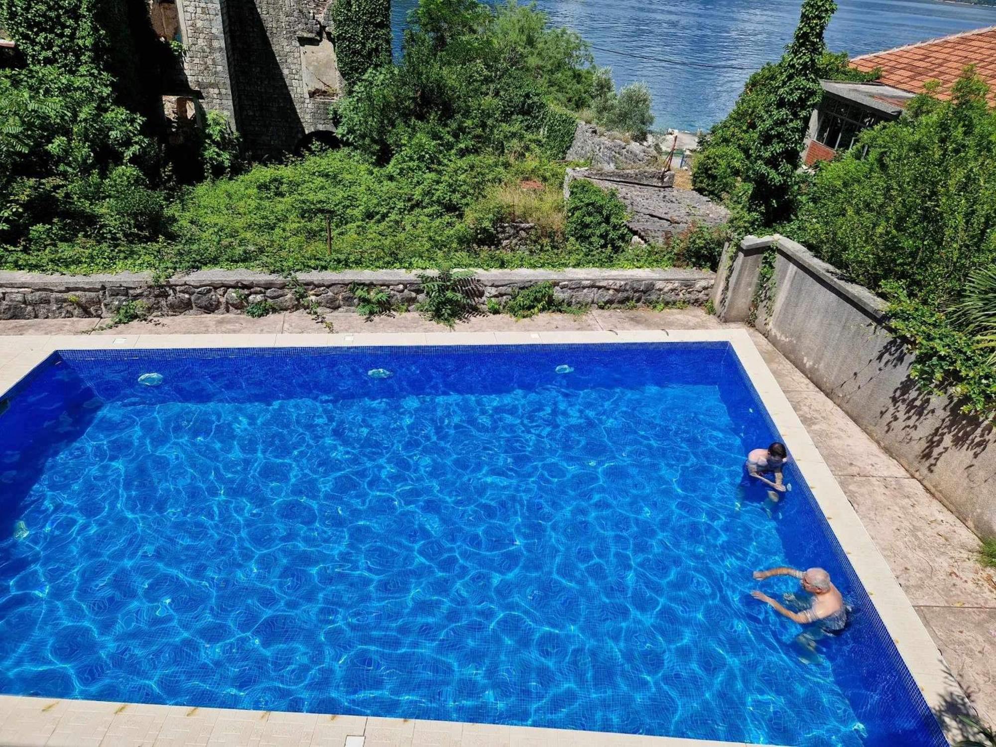 Apartment With Swimmingpool, Seaview And Large Terrace, 1St Floor, Min 2 Persons Dobrota Exterior foto